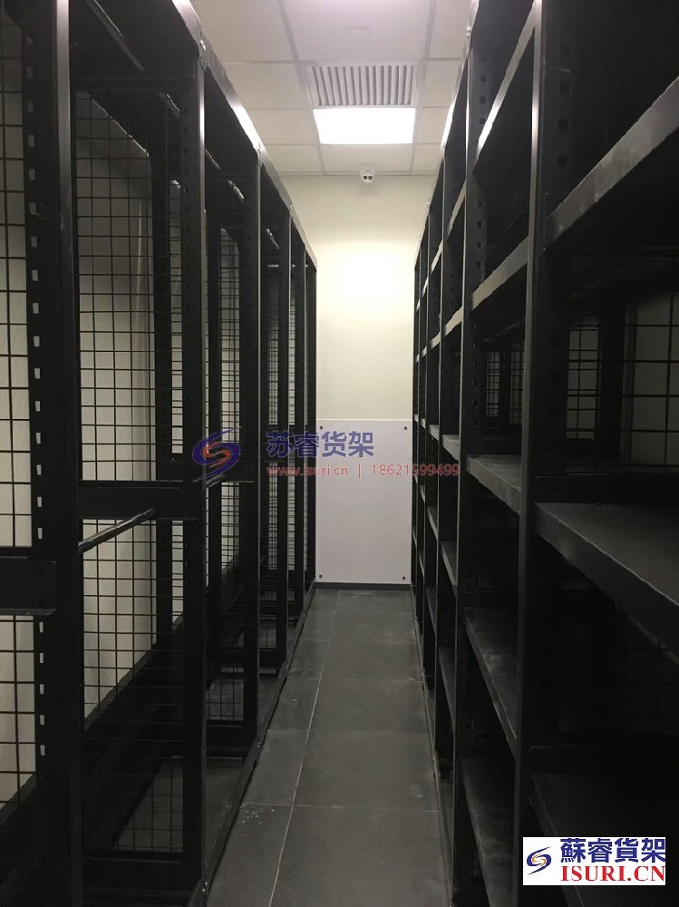 服装门店后仓中A型货架｜层板挂衣组合储物架
